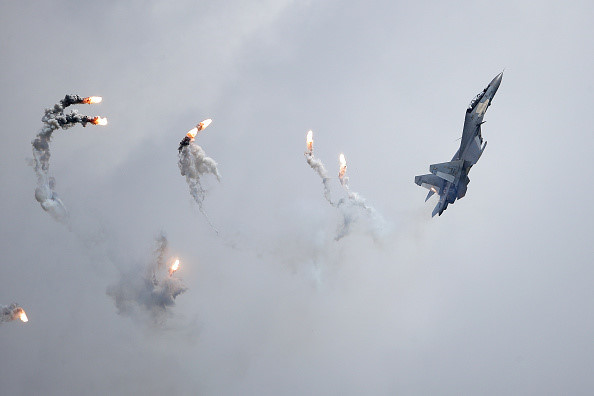 Chiến đấu cơ các nước trổ tài nhào lộn tại Singapore Airshow